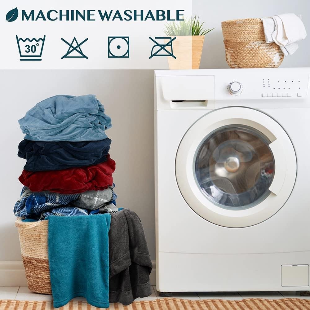 Premium Snuggie fleece blanket with sleeves and kangaroo pocket - Image 8