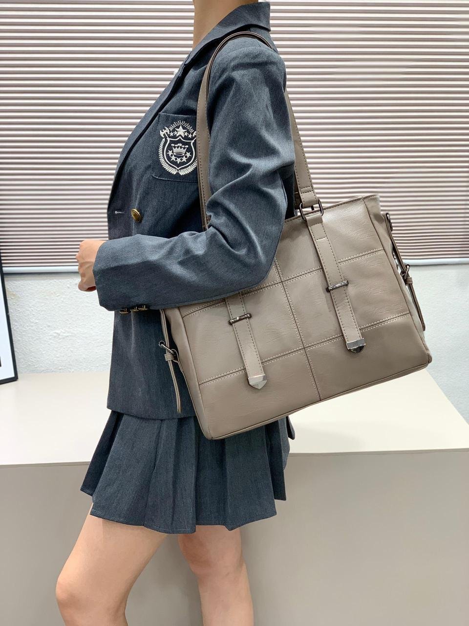 arge Capacity Quality Classic Quilted Business Style Cross Shoulder PU Leather Tote Bag - Image 10