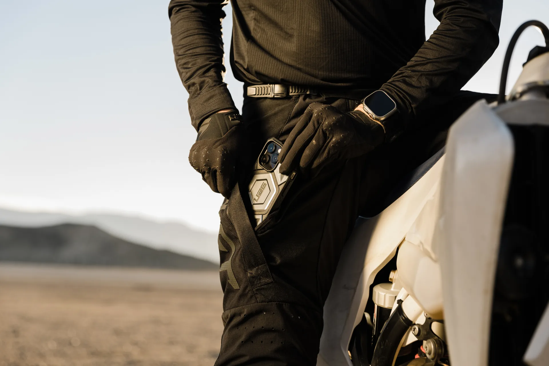 UAG Monarch Rugged Shockproof Dropproof Premium MagSafe Compatible Case Cover For iPhone 14 Series - Image 24